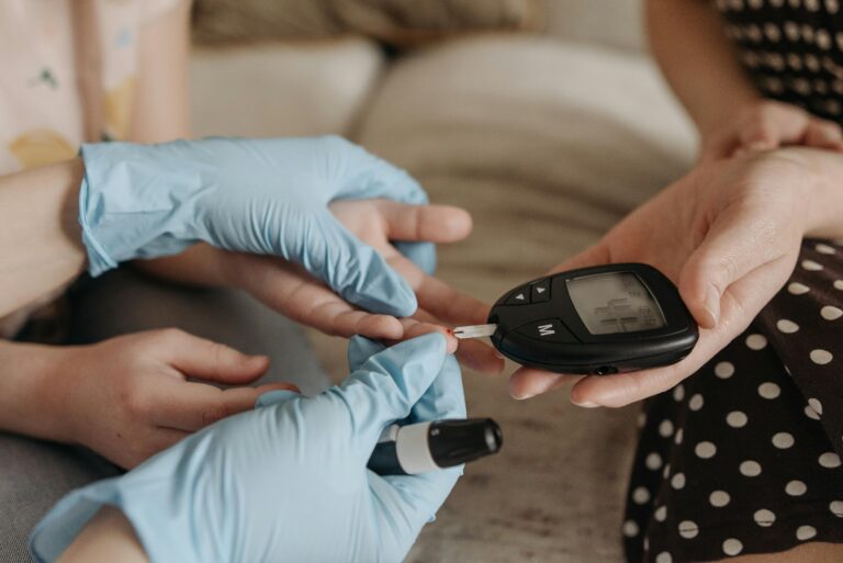 How Doctors Help You Monitor Blood Sugar Levels