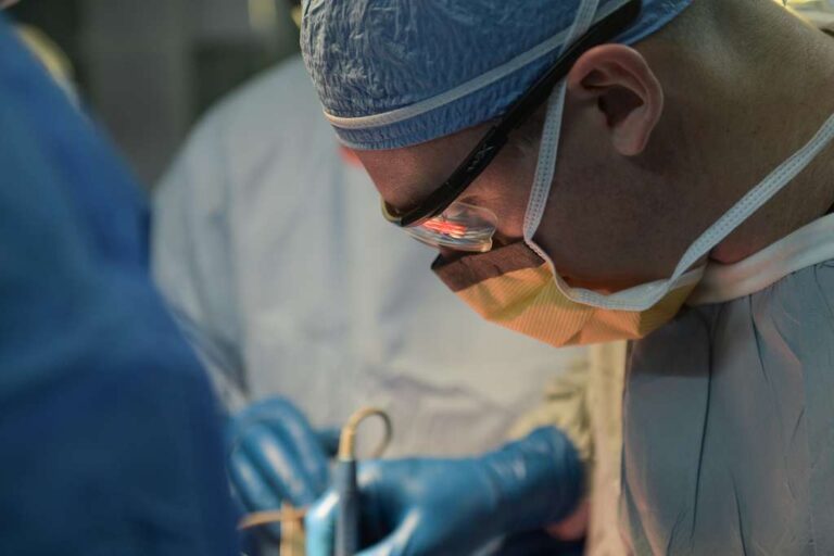 When To Consult an Orthopedic Surgeon