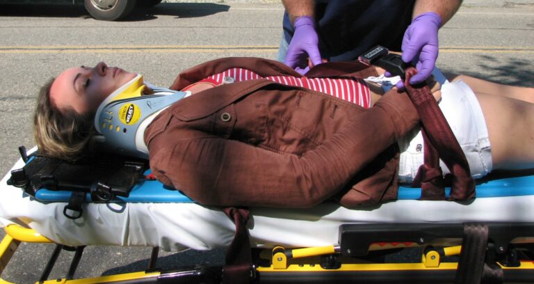 How Regenexx Offers a Natural Alternative for Spinal Injury Treatment