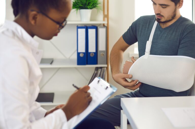 Primary Care vs. Urgent Care: What’s the Difference and When to Choose Each